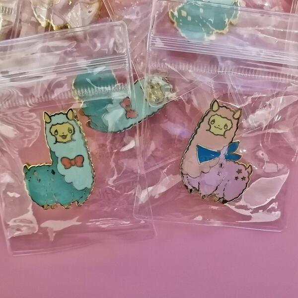 Llama enamel Pin